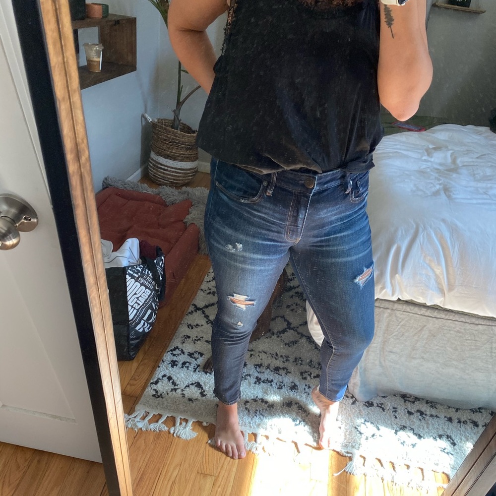American Eagle Lightly distressed Jegging